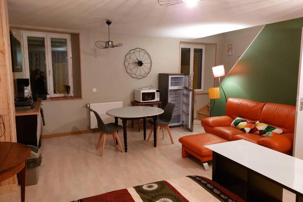 Studio Cosy De 2 A 4 Personnes Au Coeur Du Haut Doubs, Entre Les Lacs, Les Montagnes Et Les Vignobles Lägenhet Frasne Exteriör bild